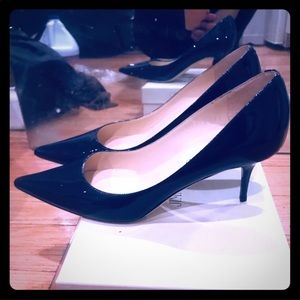 Manolo blahnik patent blue pumps